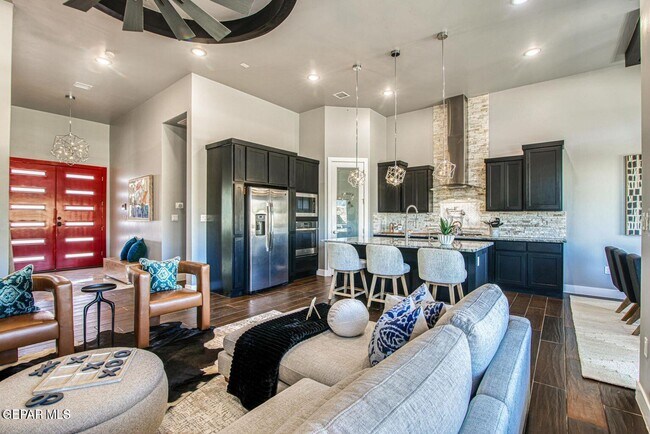 Building Photo - 6716 Rio Haciendas