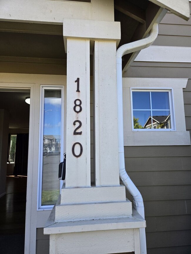 Building Photo - STATUS: AVAILABLE |R16| $2450