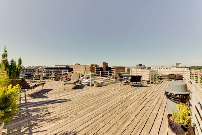Building Photo - 1545 18th St NW
