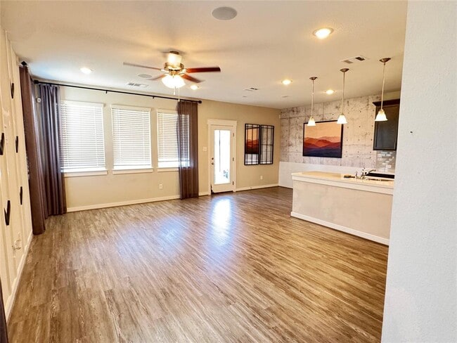 Building Photo - 2328 Calvert Dr