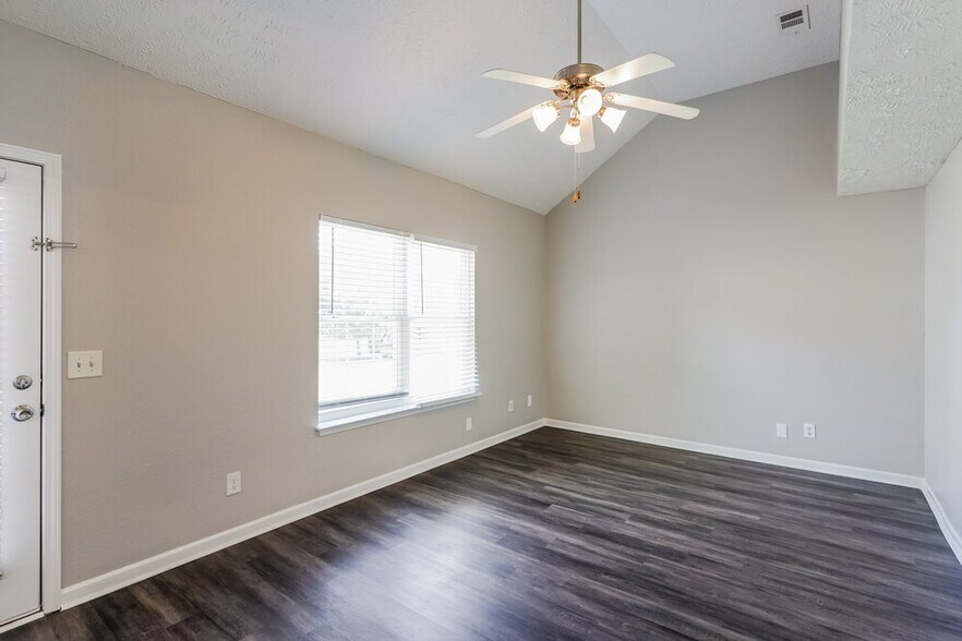 Building Photo - 273 Mary Joe Martin Dr