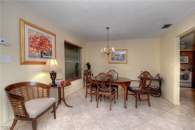 Building Photo - 5652 Eichen Cir