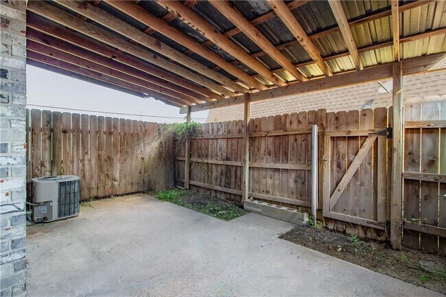 Building Photo - 56 Brandon Hall Dr