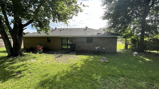 Building Photo - 8357 McClelland Dr