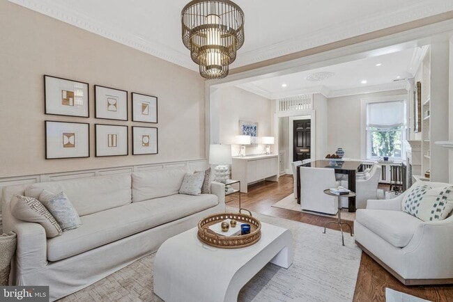 Building Photo - 611 G St SE