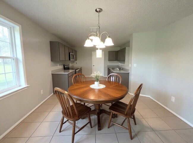 Building Photo - Spacious 4-Bedroom Home with Fireplace & Large Backyard in SW Fort Worth