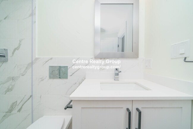 Building Photo - 132 Sherman St