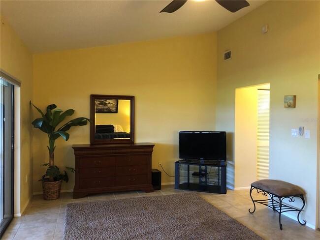 Building Photo - 4644 La Jolla Dr