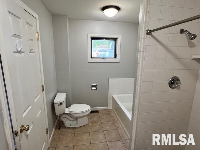 Building Photo - 902 N Sheridan Rd