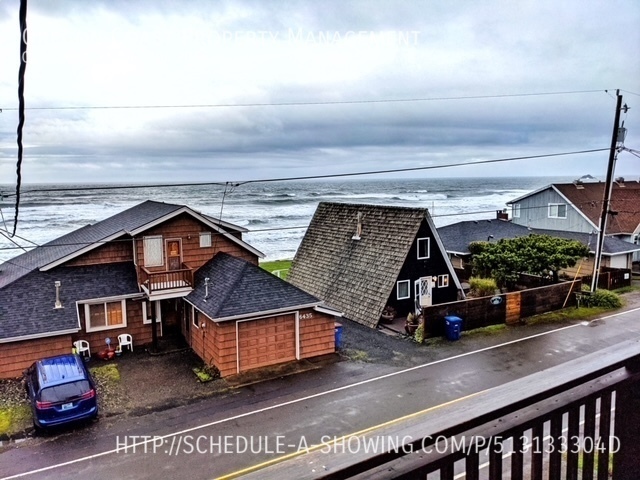 Building Photo - Outstanding 4 Bedroom House Lincoln City