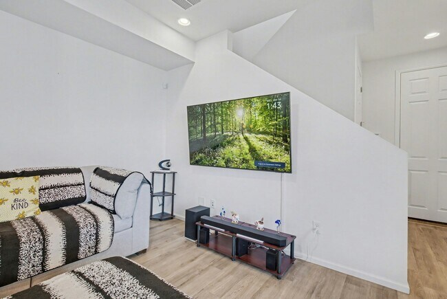 Building Photo - 8731 Snake River St