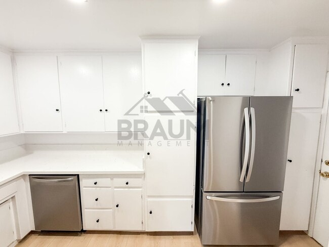 Building Photo - 6041 Whitsett Ave