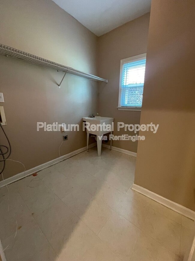 Building Photo - 4916 Durley Ln SE