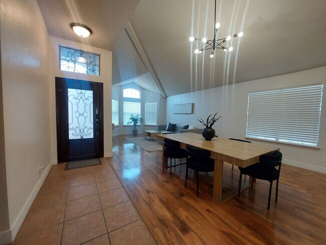 Building Photo - 4 BEDROOM 2 BATHROOM HOME 3 CAR GARAGE HOM...