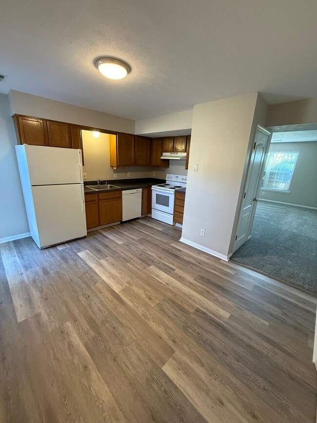 Building Photo - 2-bedroom, 1.5-bath townhouse with an attached garage