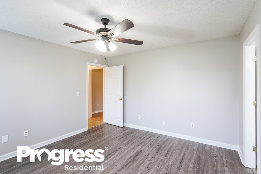 Building Photo - 206 Sierra Dr