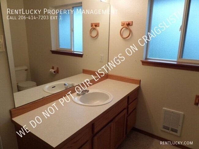 Building Photo - 1512 S Puget Dr
