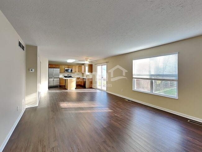 Building Photo - 637 Ellen Dr