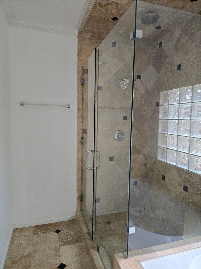 Building Photo - 12018 McKinney Falls Ln