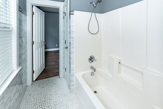 Building Photo - 115 Blackwater Dr
