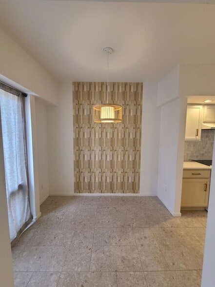 Building Photo - 3118 E Macenroe Ln