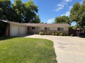 Building Photo - 5532 Woodcrest Dr