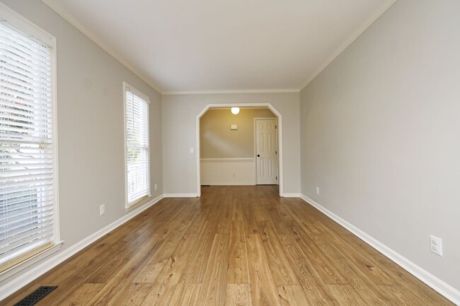 Building Photo - Sunny 3 bedroom, 2.5 bathroom Durant Trail...