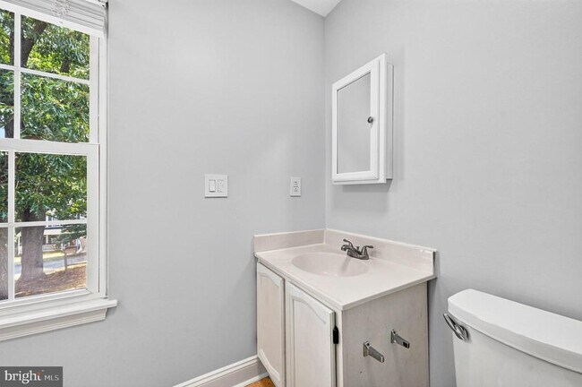 Building Photo - 271 Paw Paw Dr
