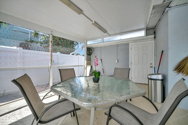 Building Photo - 4408 E Riverside Dr