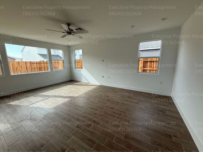 Building Photo - Newly constructed 3 bedroom/ 3 bathroom ho...