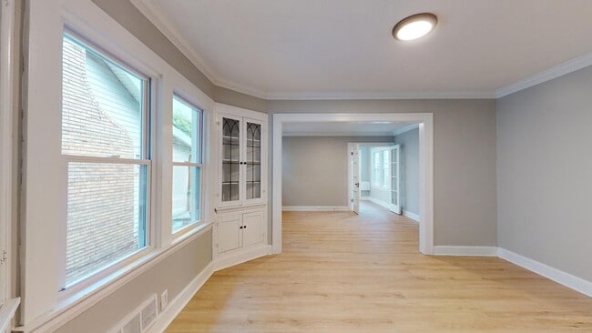 Building Photo - For August Move-In - West Blvd Area - 2 Bedroom Single Family Home