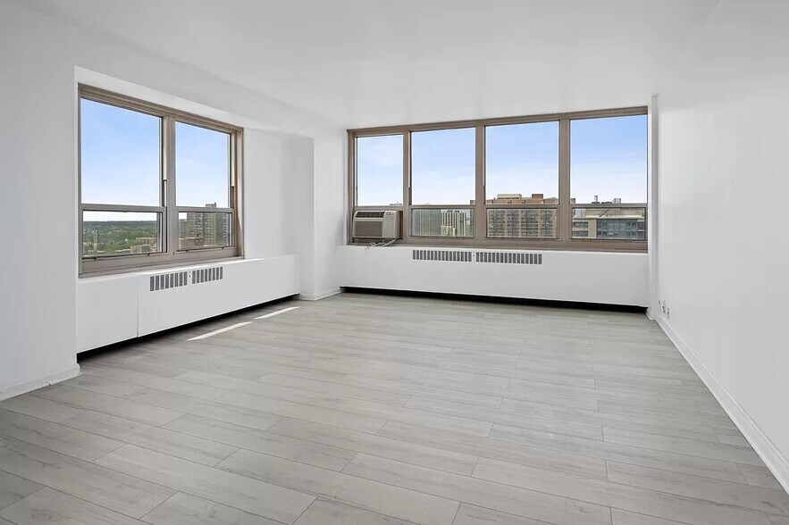 Building Photo - 3950 N Lake Shore Dr