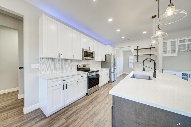 Building Photo - 742 Vista del Sol Ln