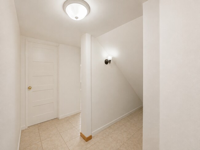 Building Photo - 625 Ellis Ave