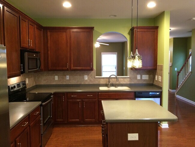 Building Photo - Pre-leasing for May 2026!