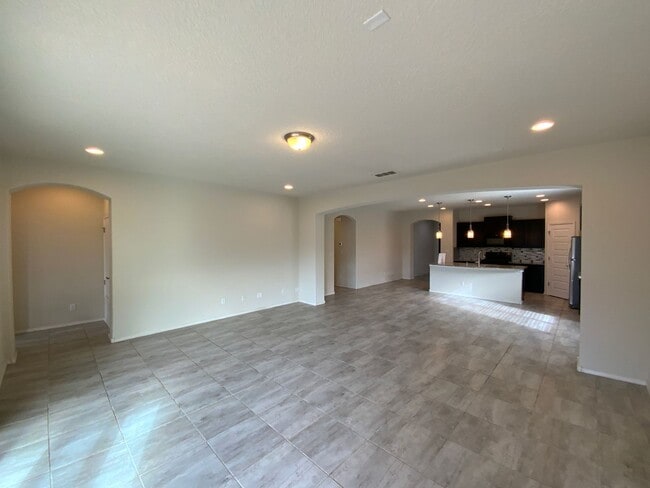 Building Photo - Beautiful 3 Bedroom Plus Office Recent Con...