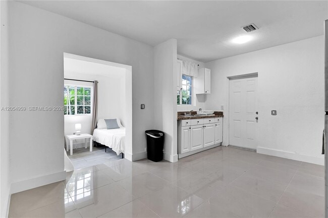 Building Photo - 6344 NW Miami Pl