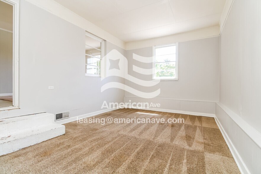 Building Photo - 5421 Meadow Dr
