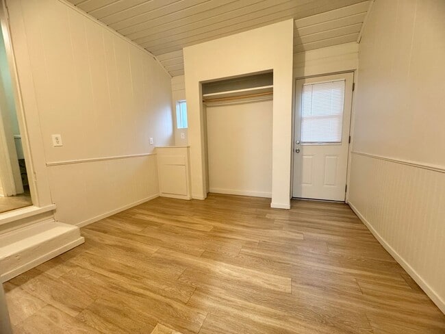 Building Photo - **Reserve for SUMMER 2026** Large house close to CSUC