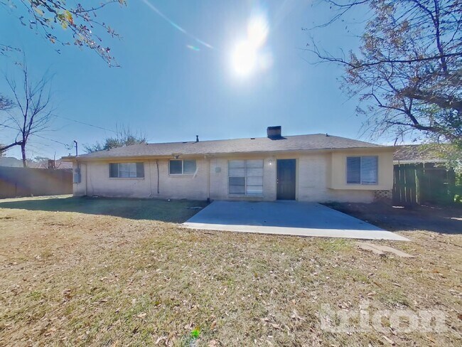 Building Photo - 6511 Grey Oaks Dr