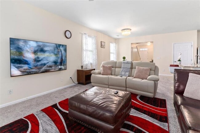 Building Photo - 2896 S Hills