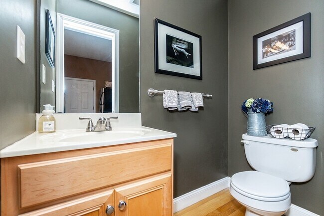 Building Photo - 224 Salem St