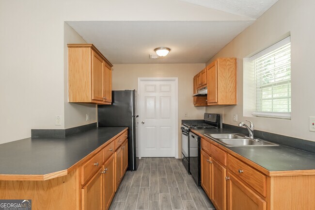 Building Photo - 571 Cardell Cir SE