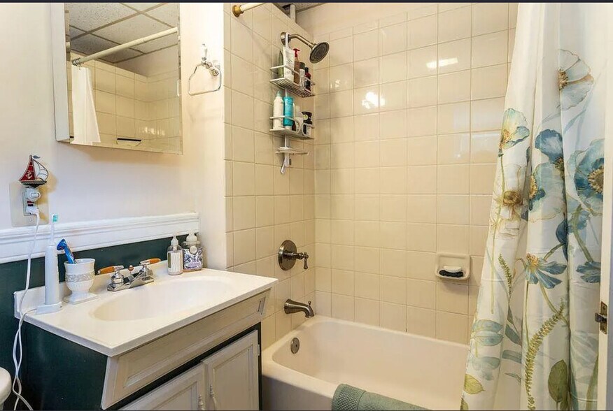 Building Photo - 23 Converse St