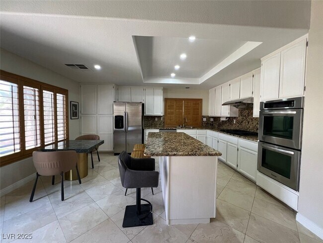 Building Photo - 8350 Campana Dr