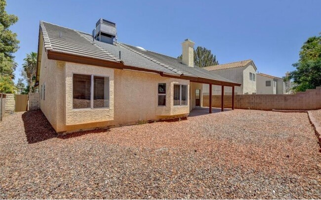 Building Photo - 1735 Navarre Ln