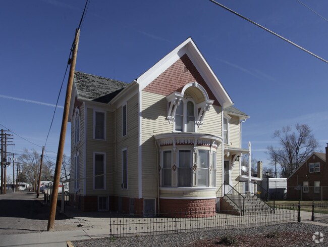 Building Photo - 715 15th St