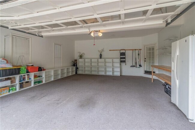 Building Photo - 530 Saddlebrook Dr