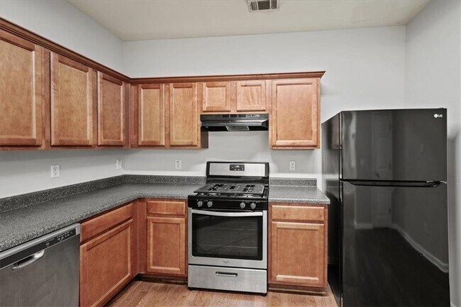 Building Photo - 162 Ledgewood Mill Way NE