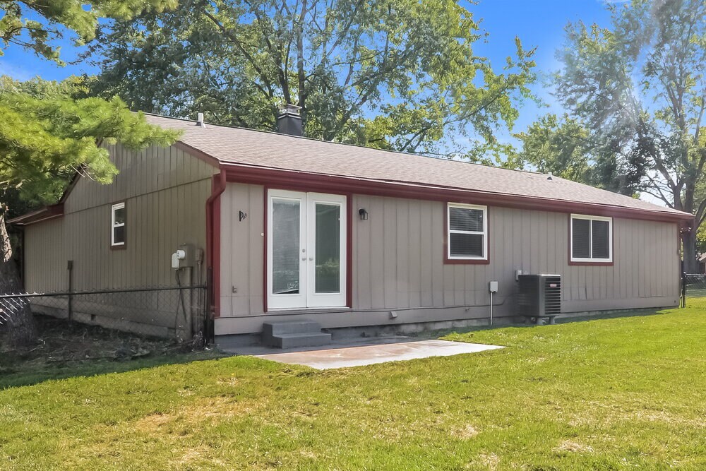 Building Photo - 8130 Clayburn Dr